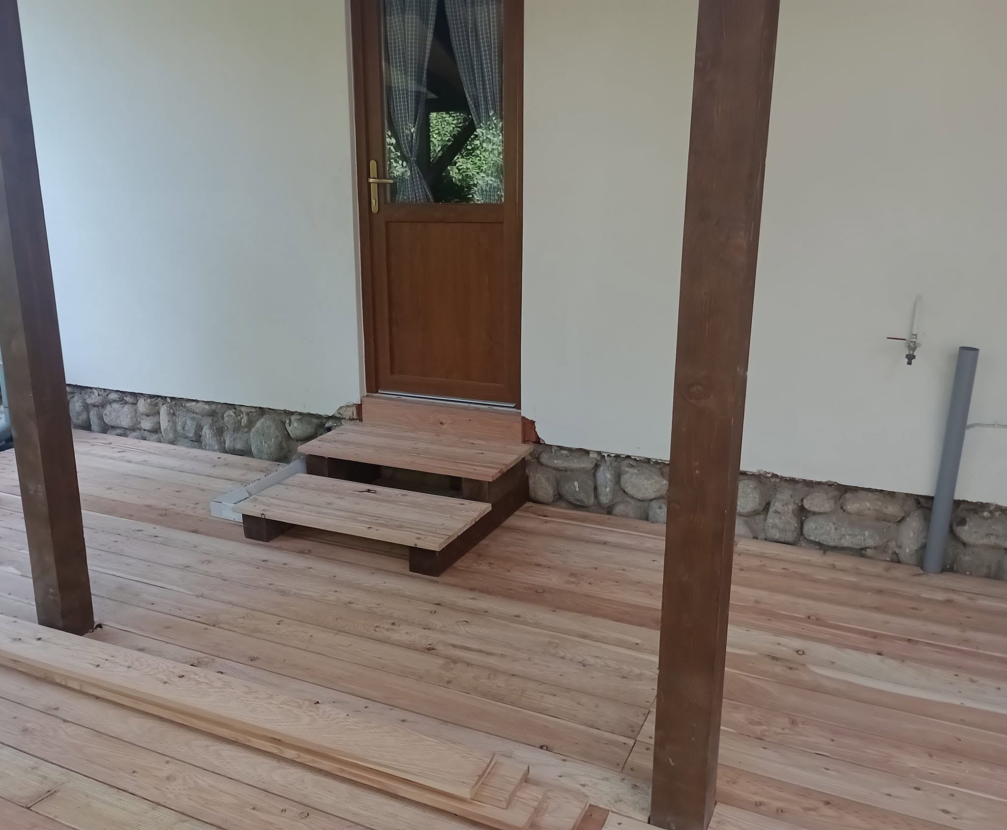 Pokládka drevenej podlahy v obývačke